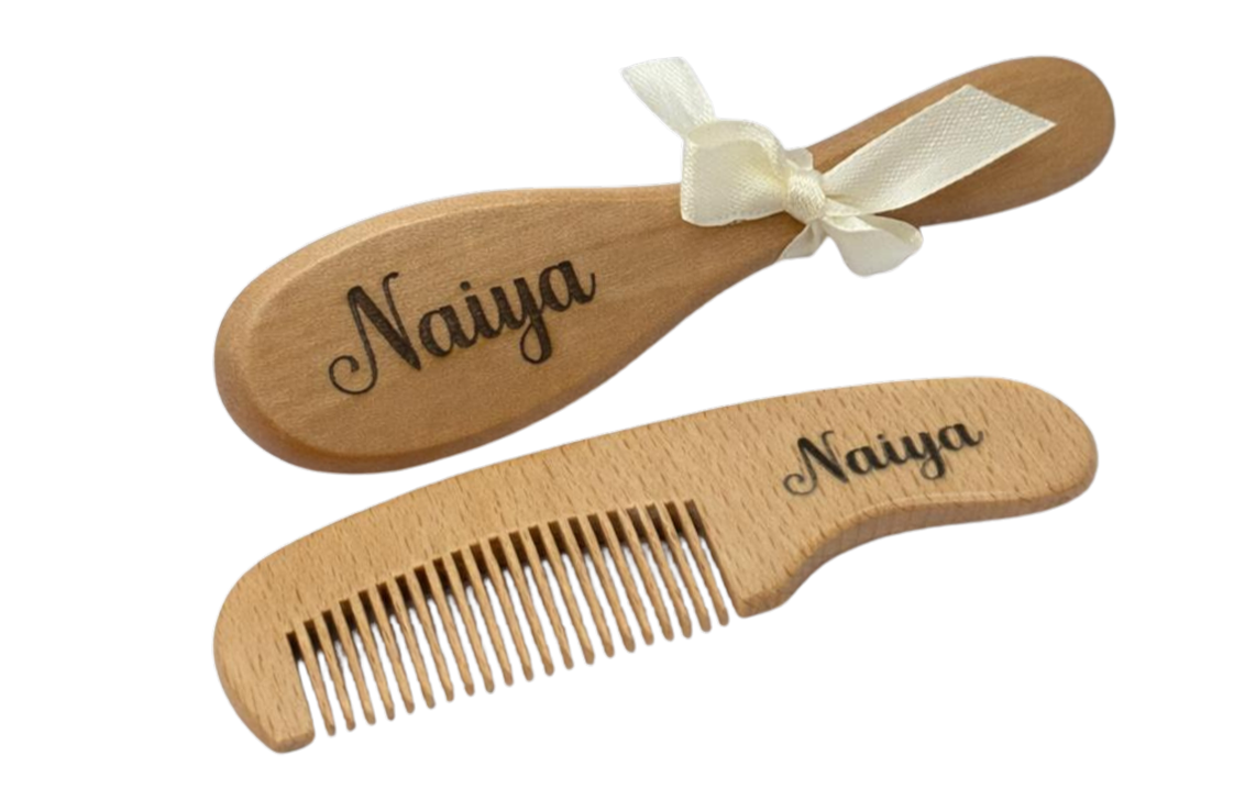 Duo brosse & peigne en bois gravés brodé personnalisé au prénom de bébé — Edenelle Création