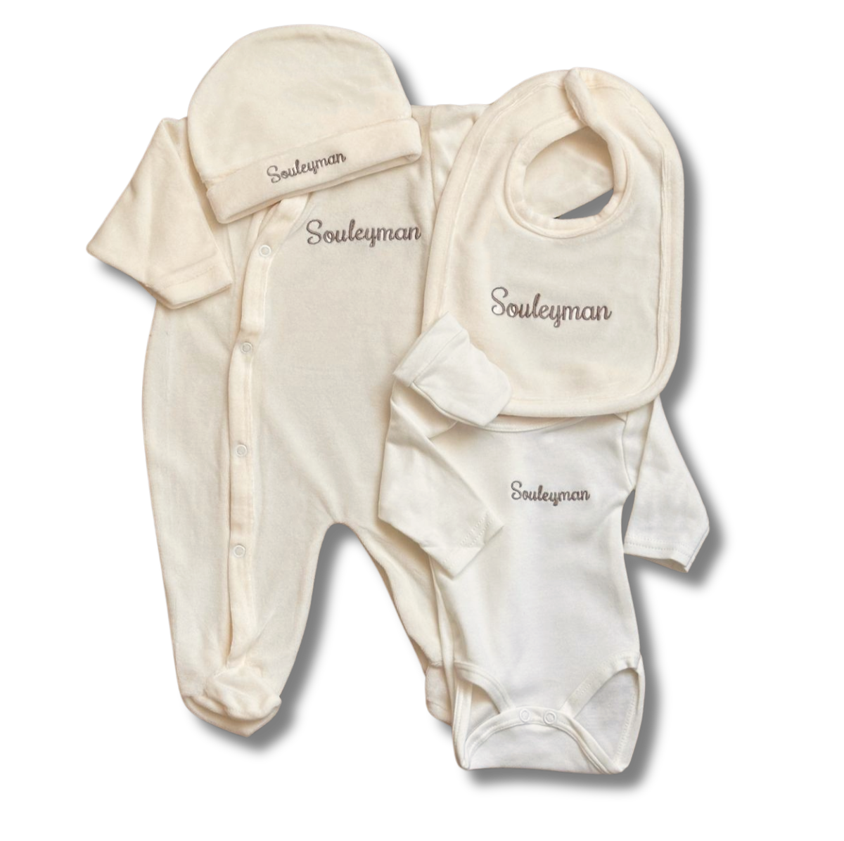 Tenue de naissance 5pcs personnalisée - Velours crème brodé personnalisé au prénom de bébé — Edenelle 