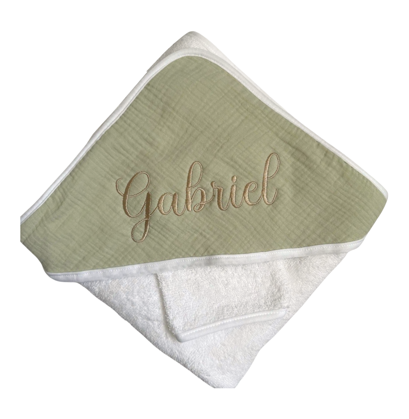 Cape de bain personnalisée - Gaze de coton vert sauge brodé personnalisé au prénom de bébé — Edenelle 