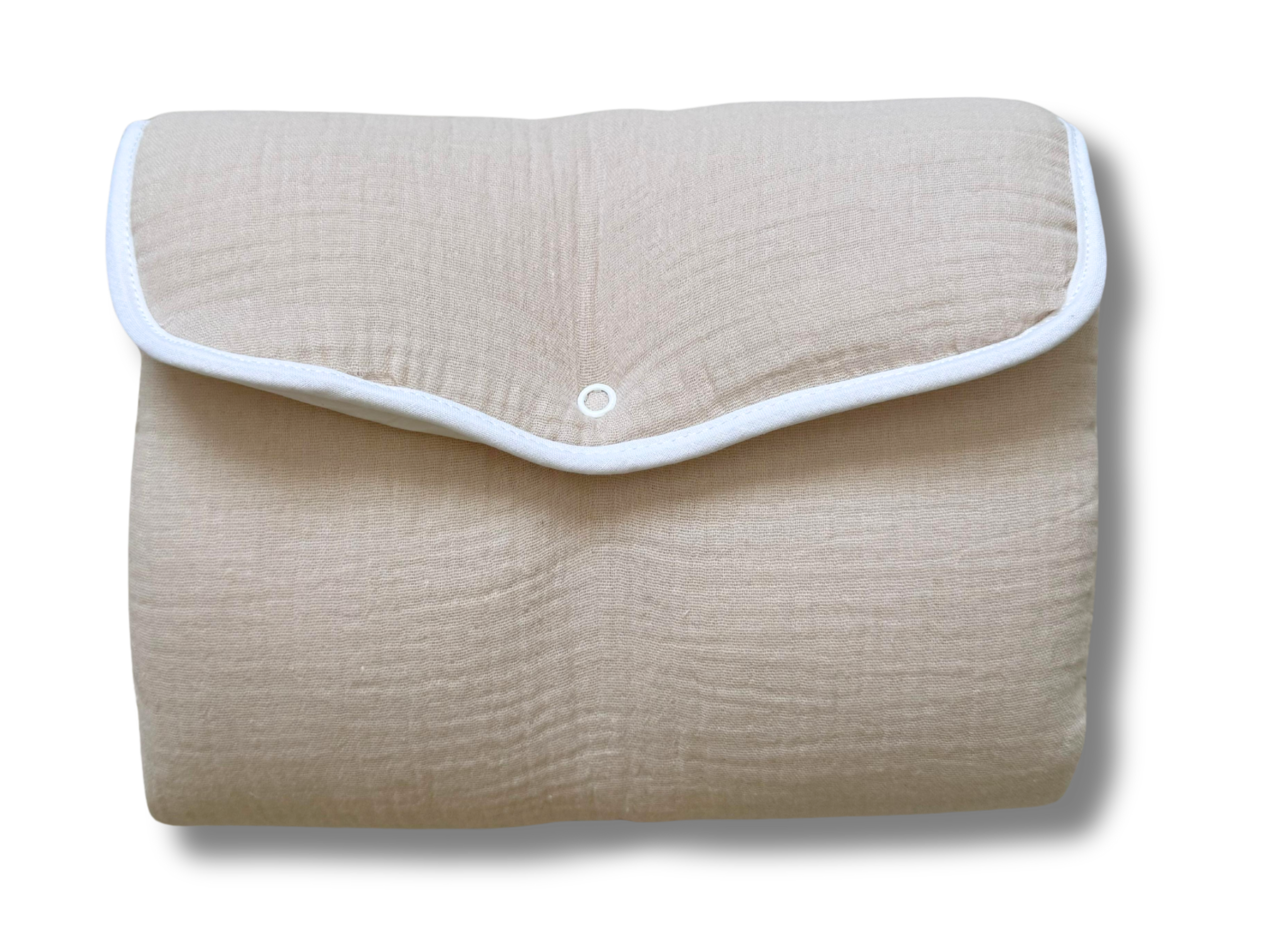 Tapis à langer nomade - Gaze de coton beige brodé personnalisé au prénom de bébé — Edenelle Création