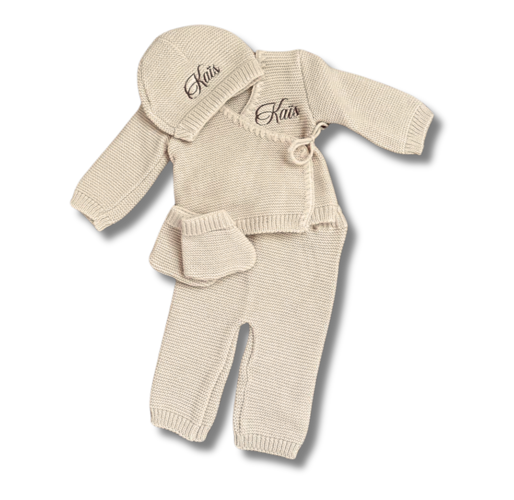 Tenue brassière maille 4pcs personnalisée brodé personnalisé au prénom de bébé — Edenelle Création